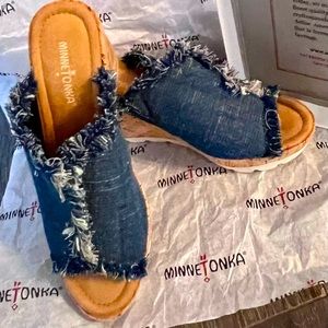 Minnetonka 3 1/2” denim wedges, worn once. Very good (like new) cond! Size 8
